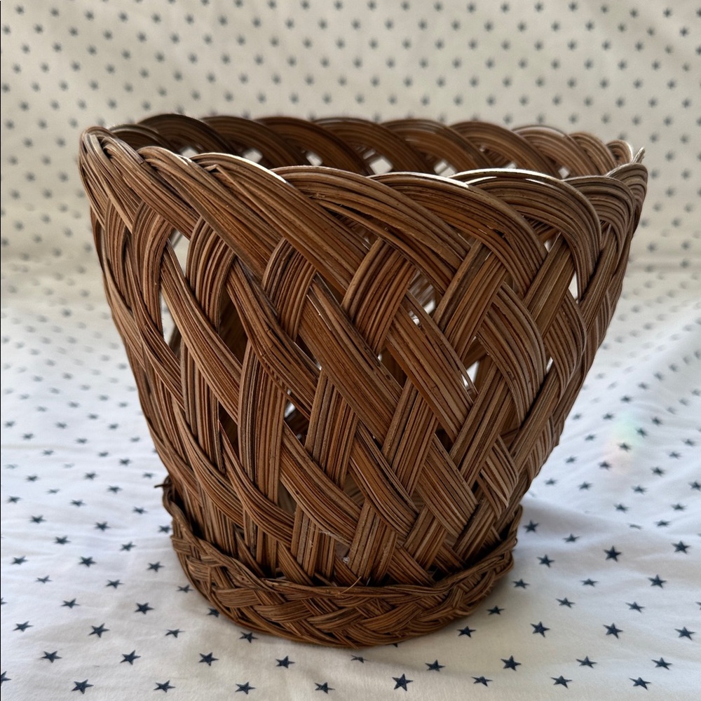 Vintage Wicker / Rattan Round Basket Approx 8” Diam. Perfect For A Planter EVC